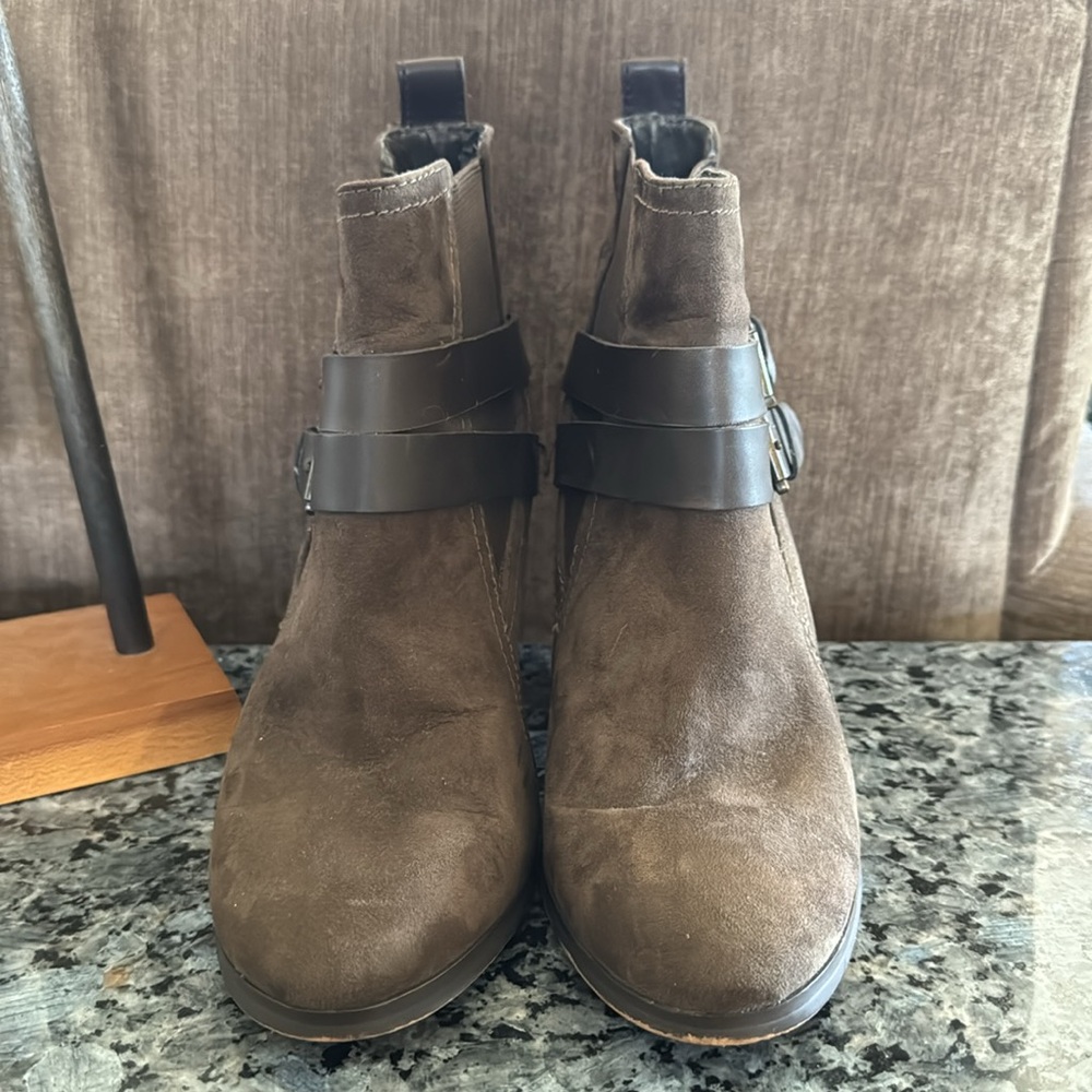 💙 2 for $10 💙 Crown Vintage Booties - Picture 4 of 6
